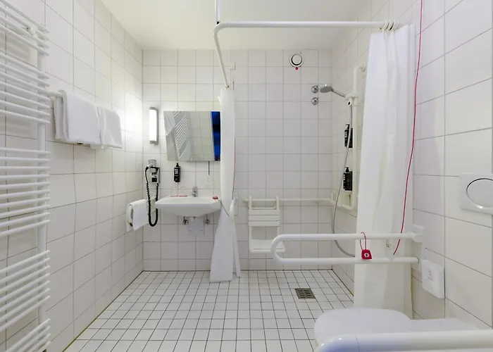 Ibis St. Pauli Messe Hotel 3*